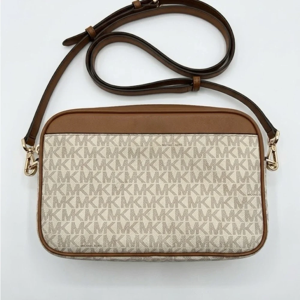 Michael Kors Jet Set East West Crossbody Vanilla/Tan Color EUC